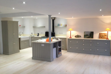 This is an example of a kitchen in Kent.