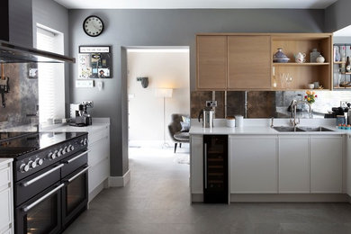 Design ideas for a large contemporary u-shaped open plan kitchen with glass sheet splashback.
