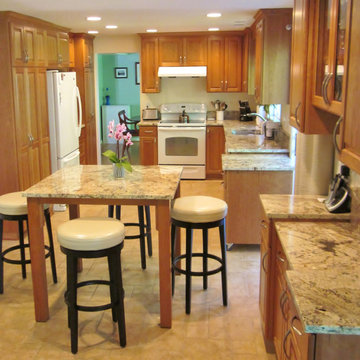 Family kitchen with flexible two-piece island