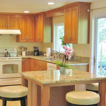 Family kitchen with flexible two-piece island