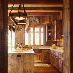 Foto di una cucina stile rurale con lavello stile country