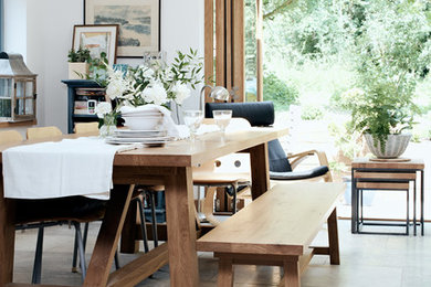 This is an example of a rural dining room in Berkshire.