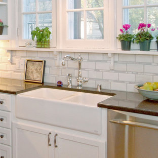 Kitchen - cottage kitchen idea in Milwaukee