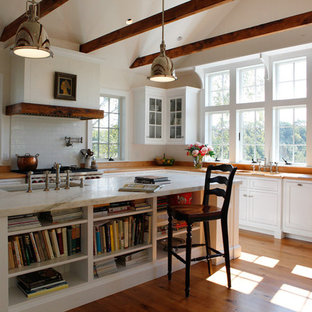 Farmhouse kitchen inspiration - Cottage kitchen photo in Other