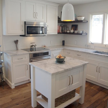 Farmhouse kitchen with Small Center Island