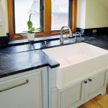 Farmhouse Sink with Integrated Drain Board