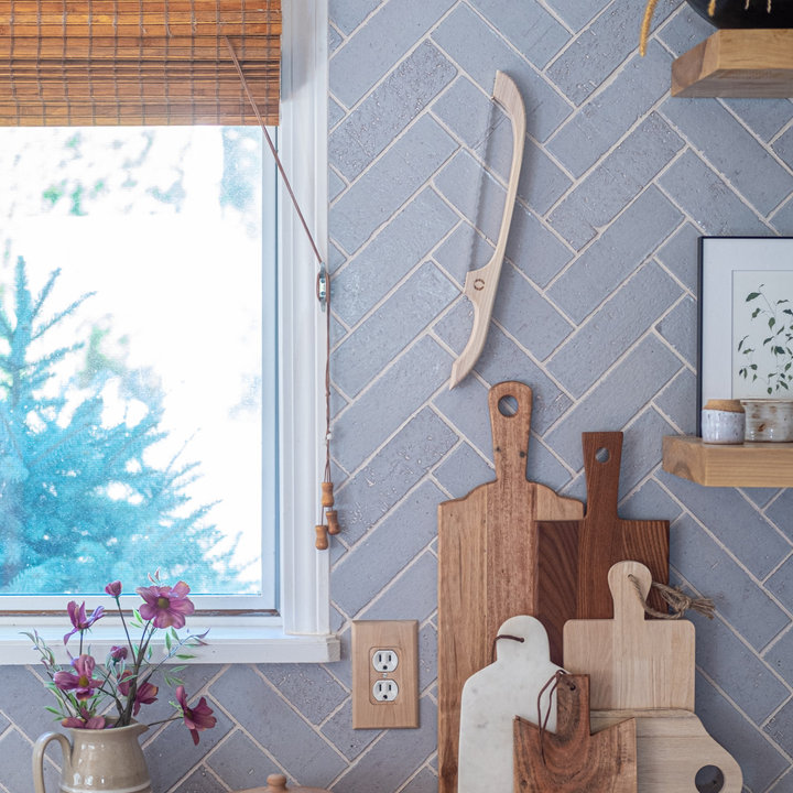 Herringbone Brick Backsplash Photos Ideas Houzz   Farmhouse Style Kitchen With Herringbone Brick Backsplash Fireclay Tile Img~40d1e4d70da8fdbf 3599 1 485234d W720 H720 B2 P0 