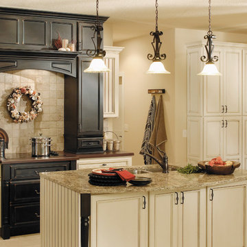 Fieldstone Cabinetry Kitchen in Maple finished in Ivory Cream 2