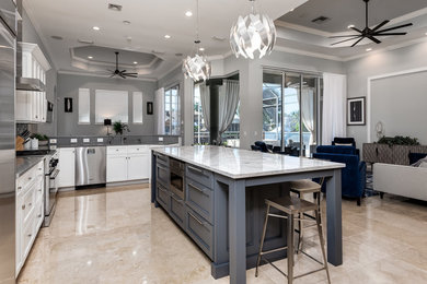 This is an example of a classic kitchen in Miami.
