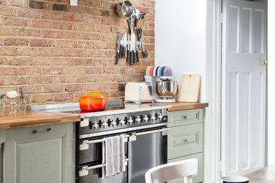 Design ideas for a traditional kitchen in London.