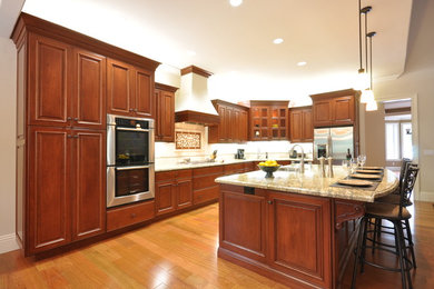 Example of a classic kitchen design in San Francisco