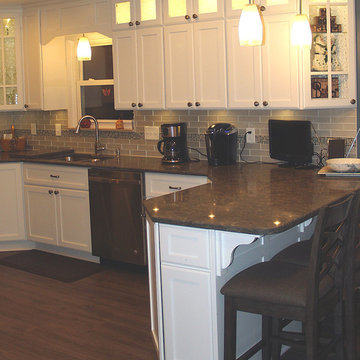 Flat Panel Painted Maple Kitchen Cabinets & Peninsula