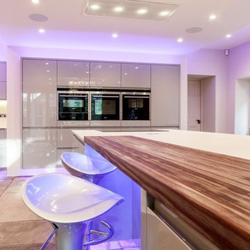 FLOATING OVER STONE - PROJECT WITH ATLANTIS KITCHENS