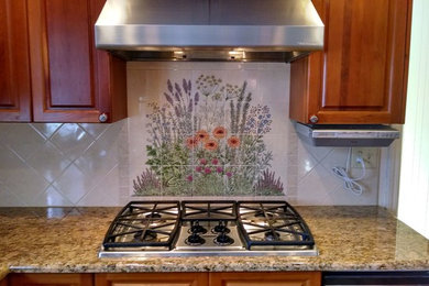 Foto di una cucina con paraspruzzi con piastrelle in ceramica