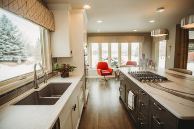 Eat-in kitchen - mid-sized transitional l-shaped medium tone wood floor and gray floor eat-in kitchen idea with an undermount sink, shaker cabinets, white cabinets, quartz countertops, gray backsplash, porcelain backsplash, black appliances, an island and gray countertops