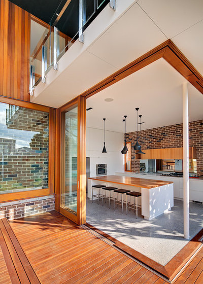コンテンポラリー キッチン by CplusC Architects + Builders