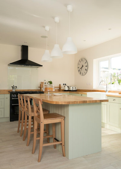 Traditional Kitchen by Chalkhouse Kitchens