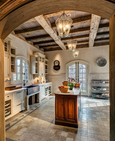 Traditional Kitchen by Charles Hilton Architects