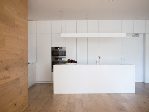 Modern Kitchen by Nexus Designs