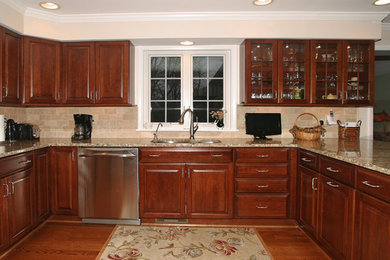 Inspiration for a classic kitchen in Cincinnati.