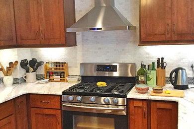 Eat-in kitchen - mid-sized contemporary u-shaped medium tone wood floor eat-in kitchen idea in Atlanta with a double-bowl sink, shaker cabinets, dark wood cabinets, granite countertops, white backsplash, ceramic backsplash, stainless steel appliances and a peninsula