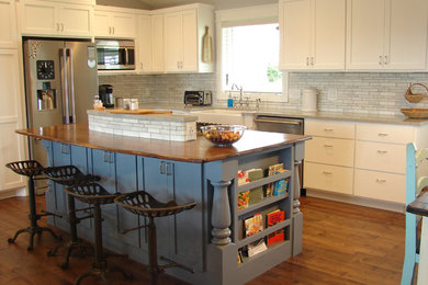 Example of a country kitchen design in Minneapolis