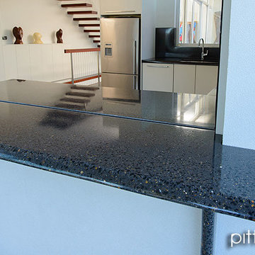 fully exposed and sculpted internal and external concrete benchtops