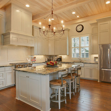 Fully Featured Kitchen & Family Room