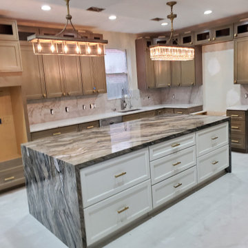 FUSION QUARTZITE ISLAND AND WHITE QUARTZITE COUNTER TOPS