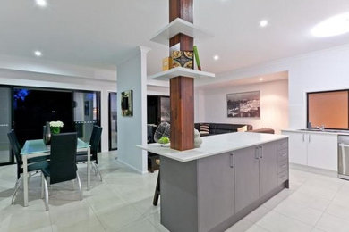 Kitchen - contemporary kitchen idea in Brisbane