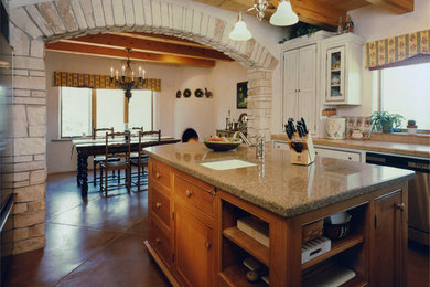 アルバカーキにあるトラディショナルスタイルのおしゃれなキッチンの写真