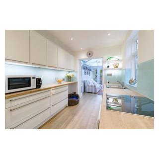 Galley Kitchen in Richmond Upon Thames - Contemporain - Cuisine ...