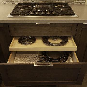 Gas Stainless Steel Stove Top and Large Pot and Pan Storage Drawer