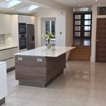 GERMAN MADE KITCHEN IN TRUE HANDLELESS POLAR WHITE GLOSS AND ACCACIA WOOD