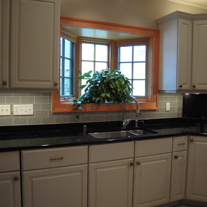 Glass Tile Backsplash Photos & Ideas Houzz