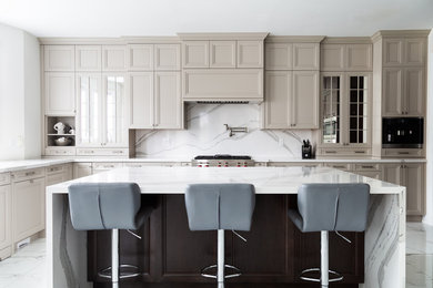 Inspiration for a large transitional u-shaped kitchen remodel in Toronto