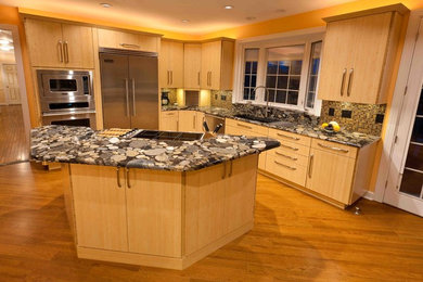 Mid-sized transitional l-shaped bamboo floor eat-in kitchen photo in Baltimore with an undermount sink, flat-panel cabinets, light wood cabinets, granite countertops, multicolored backsplash, glass tile backsplash, stainless steel appliances and an island