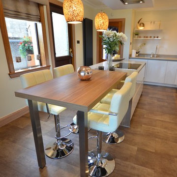 Gloss Lacquered Kitchen with Silestone Worktops
