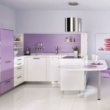 Gloss white and soft lilac lacquer Schmidt kitchen design
