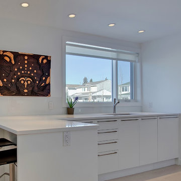 Glossy White Contemporary Kitchen