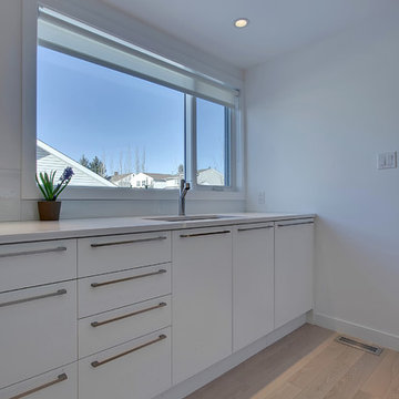 Glossy White Contemporary Kitchen