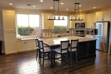 Example of a minimalist kitchen design in Phoenix