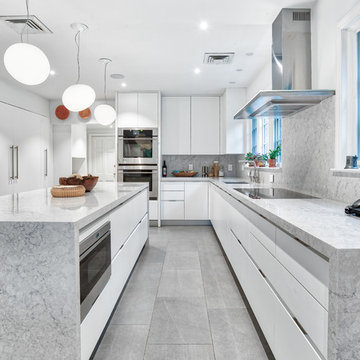 Gorgeous Bright and White Kitchen