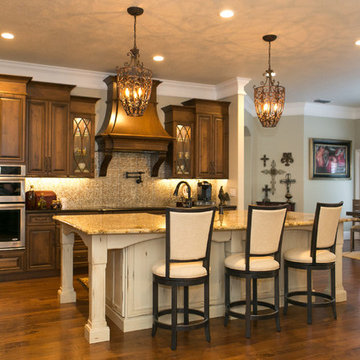 Gorgeous Traditional Kitchen with Large Island in Winter Springs
