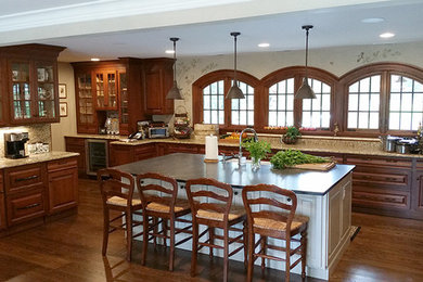 Elegant kitchen photo in Orange County