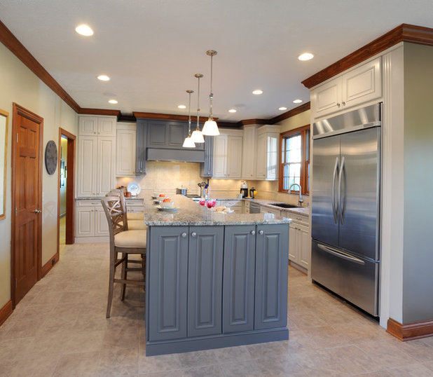 Traditional Kitchen by Greater Dayton Building & Remodeling