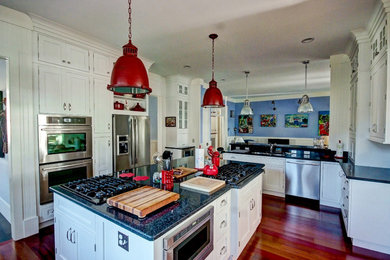 Inspiration for a large transitional u-shaped dark wood floor open concept kitchen remodel in Charleston with an undermount sink, shaker cabinets, white cabinets, granite countertops, stainless steel appliances and an island