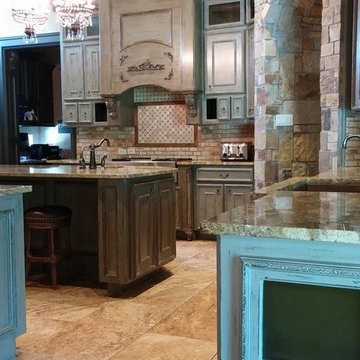 Grand Kitchen - Cabinets