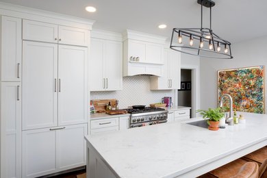 Example of a transitional kitchen design in Columbus