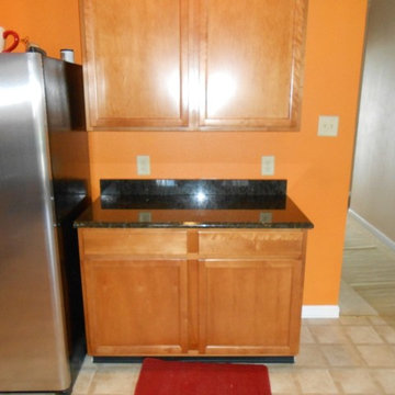 Granite colors that work well with Medium Colored Cabinets